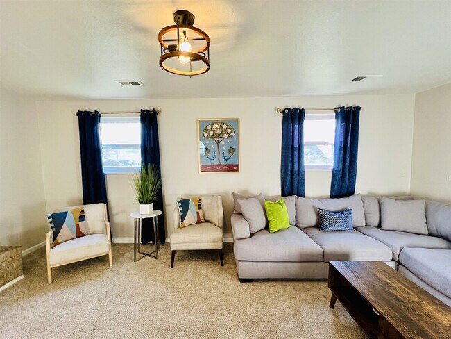 Building Photo - 7012 Ingalls St