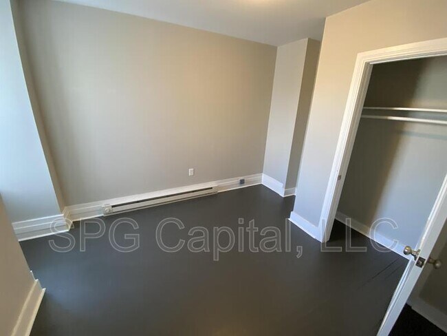 Building Photo - 164 S Pine St