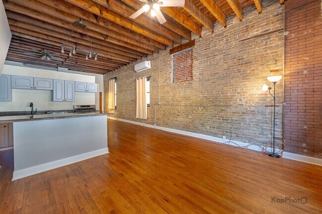 Building Photo - 2955 N Spaulding Ave