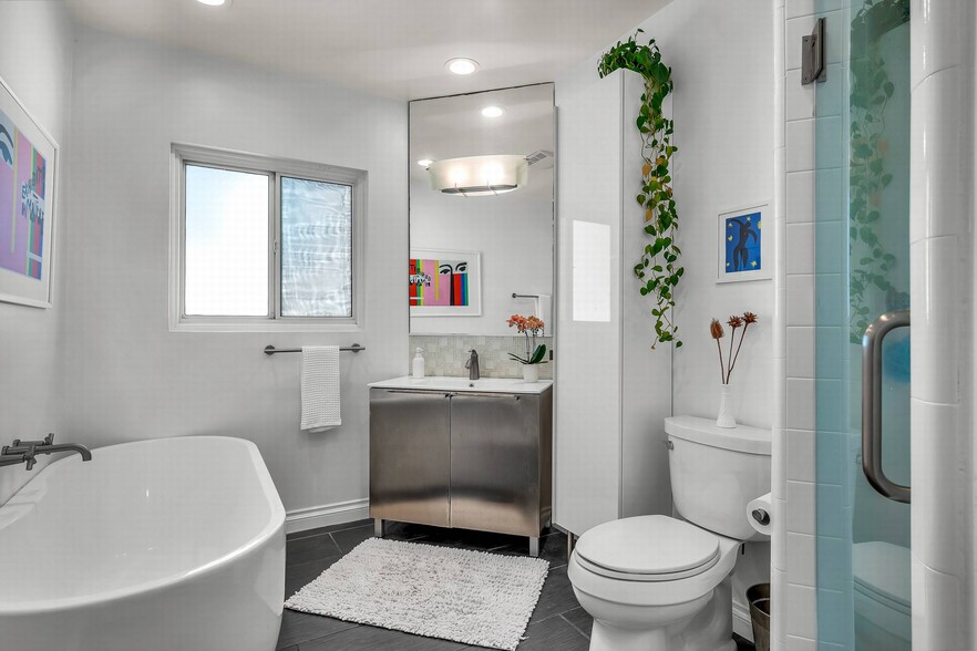 Building Photo - 14238 Dickens St