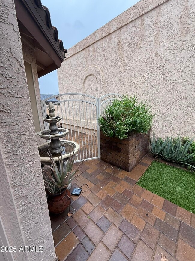 Building Photo - 10854 E Yucca St