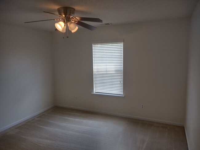 Building Photo - ****MOVE IN SPECIAL****Two Story, Five Bed...