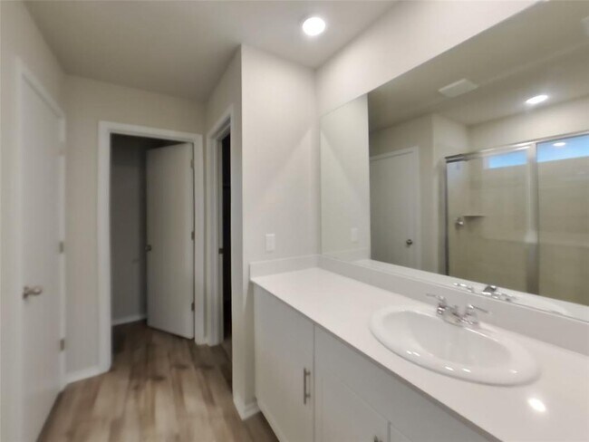 Building Photo - 5217 Saddle Clb Dr