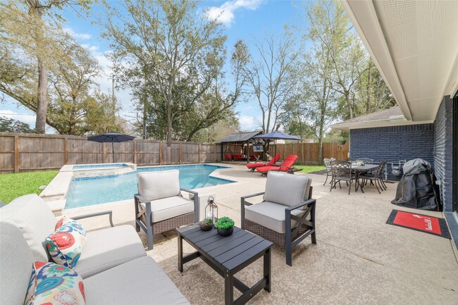 Building Photo - 10607 Chimney Rock Rd