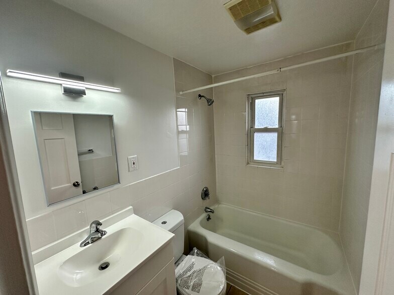 Building Photo - 5 Bishop Rd