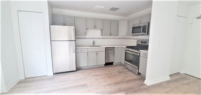 Floorplan - 2424 N.Clark