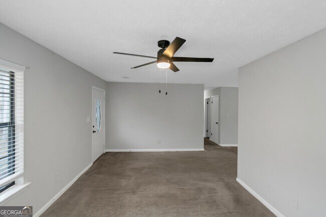 Building Photo - 321 Summerwood Ln