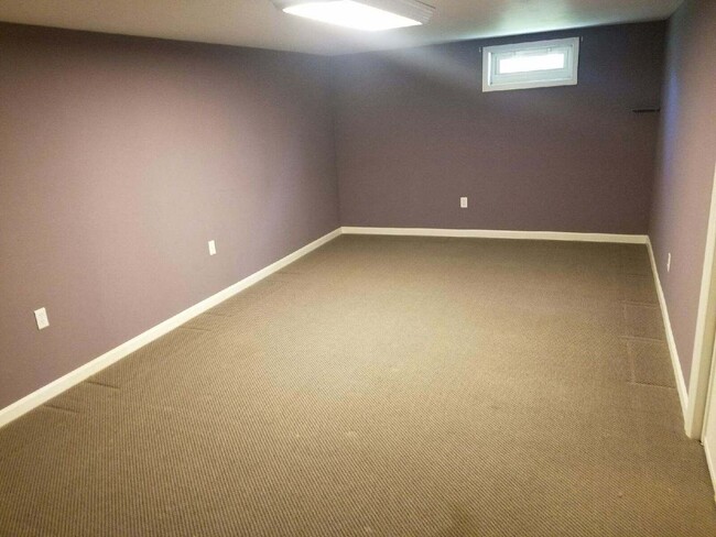 Building Photo - 3BR/1BA