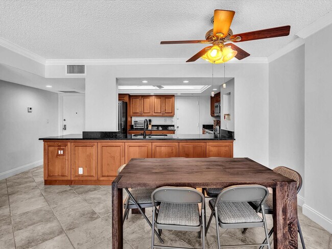 Building Photo - 1150 Hillsboro Mile