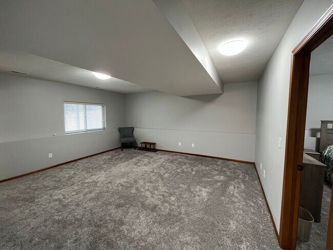 Building Photo - 7825 Yankee Woods Dr