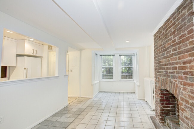 Building Photo - 1217 1/2 Independence Ave SE-