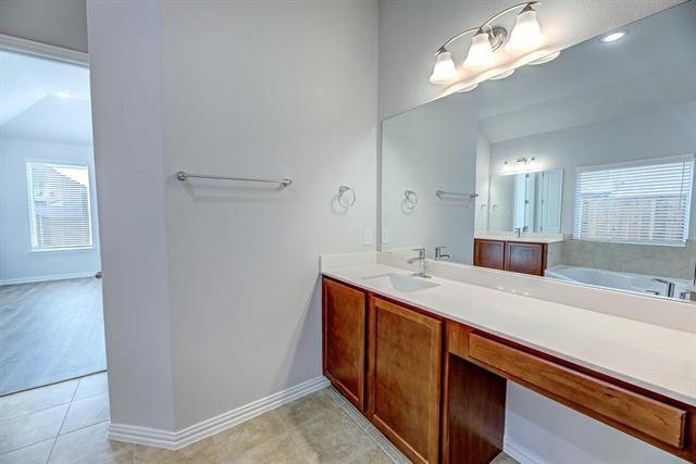 Building Photo - 1012 Rosebay Dr