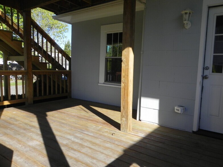 Building Photo - 10 Hawkins Ave