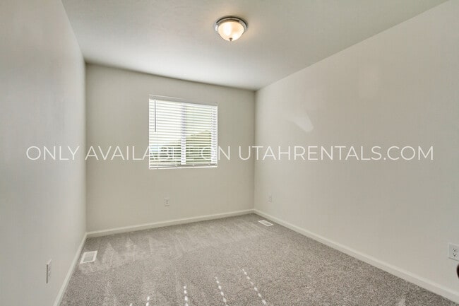 Building Photo - 238 N Colonnade Rd
