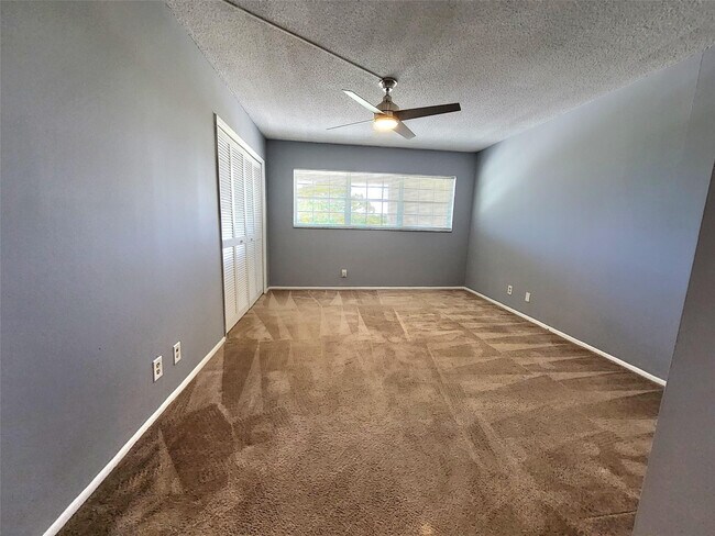 Building Photo - 3090 N Course Dr