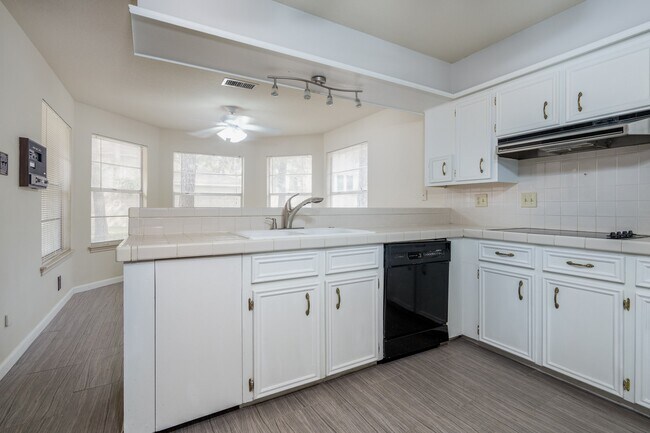 Building Photo - 8330 Silver Shadows Ln