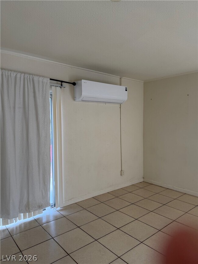 Building Photo - 640 6th St