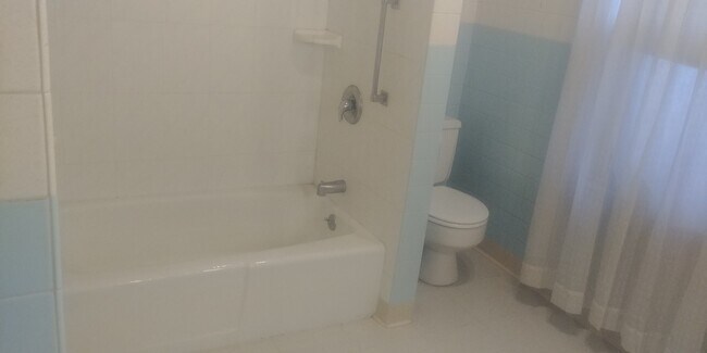 Building Photo - 727 Michigan Ave