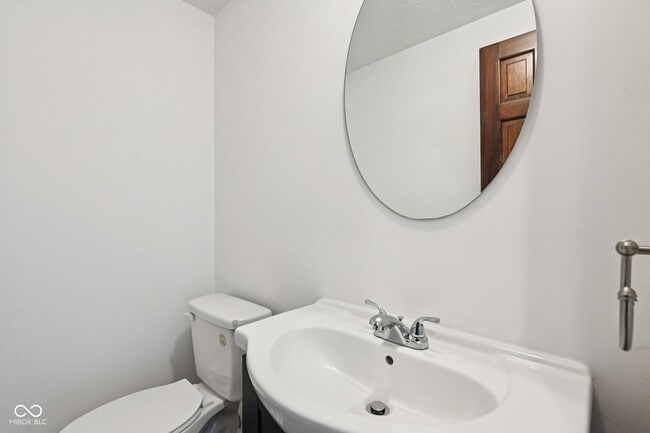 Building Photo - 218 W Main St