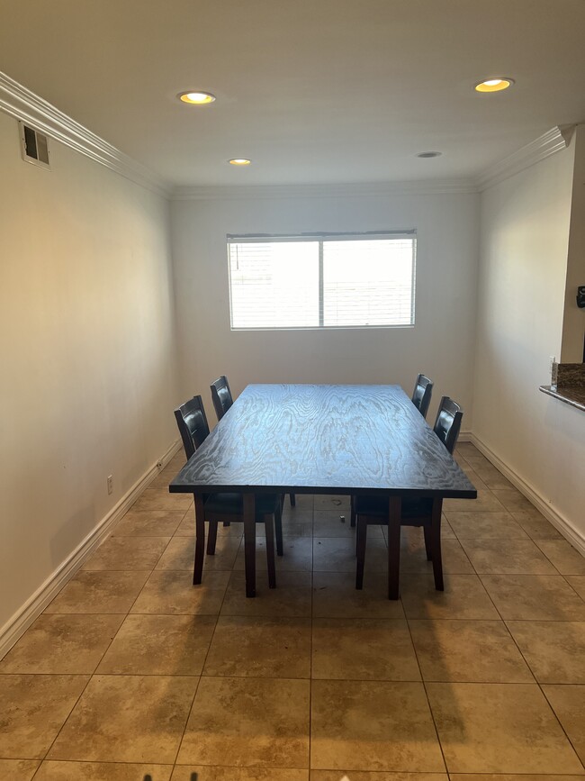 Dining room - 5005 W 59th St