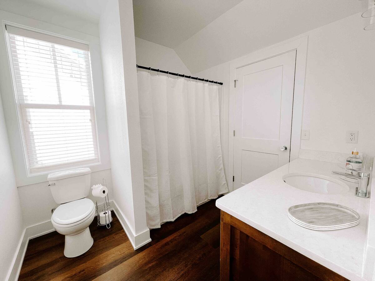 Building Photo - 2115 Loretta Parker Lane