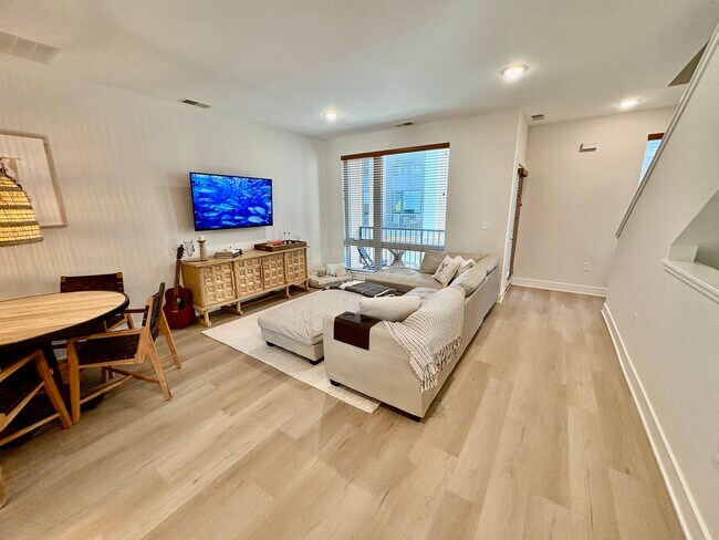 Building Photo - 7304 Pk Pl Ct