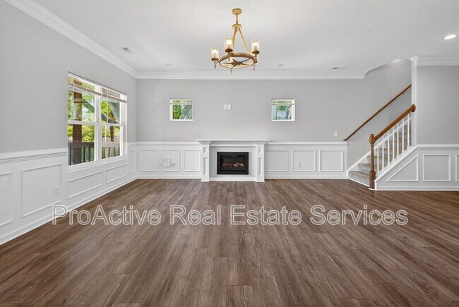 Building Photo - 615 Roland Dr