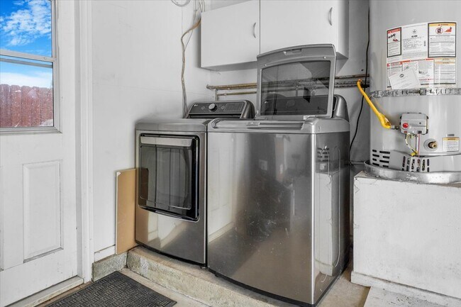 Building Photo - 7365 Pomelo Dr