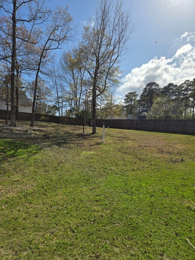 Building Photo - Charming 3-Bedroom Home in Hunters Creek – Pet Friendly & Great Amenities!