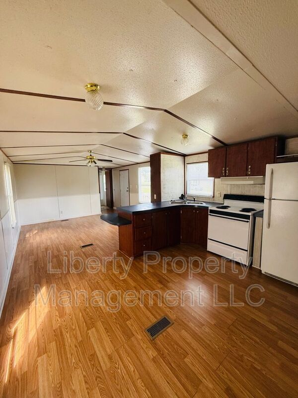 Building Photo - 44 Hillside Ln
