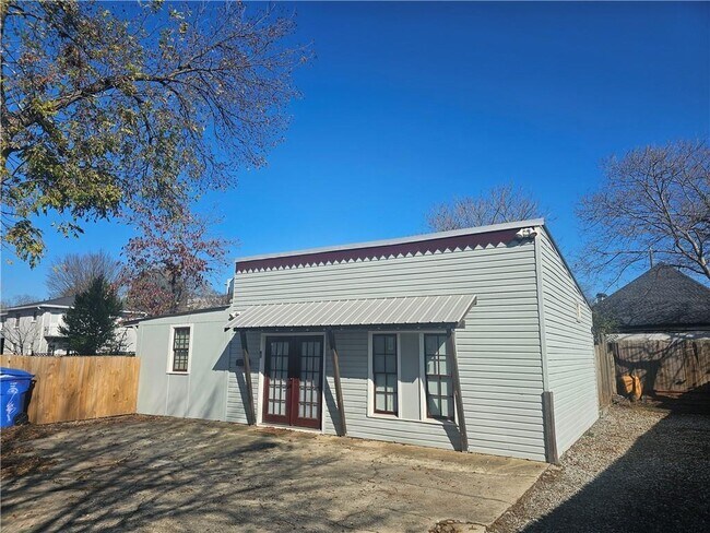 Building Photo - 74 Boulevard SE