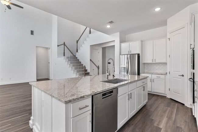 Building Photo - 724 Landing Ln