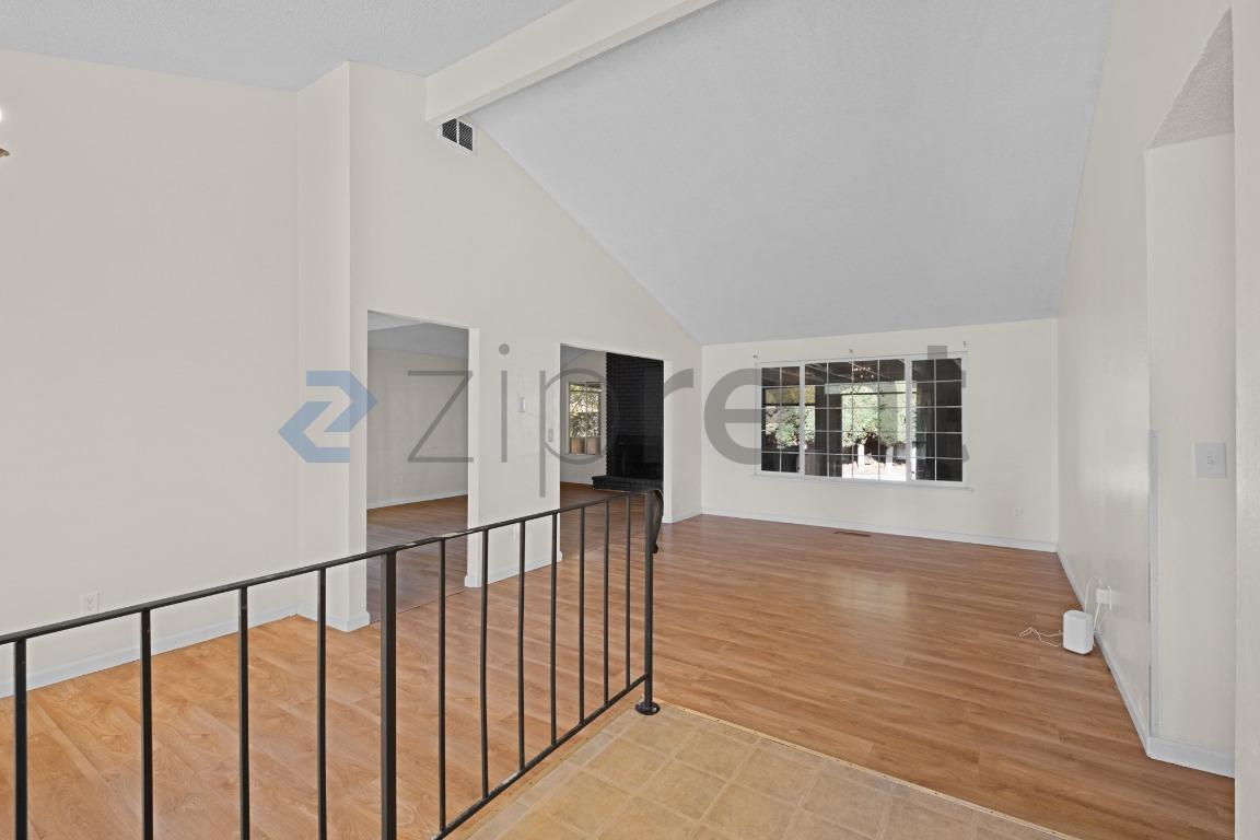 Building Photo - Unit
