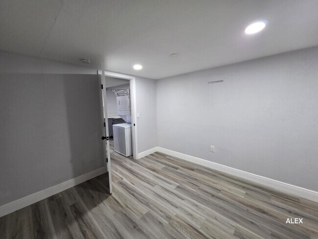 Building Photo - 1100 Beverly Ave NW