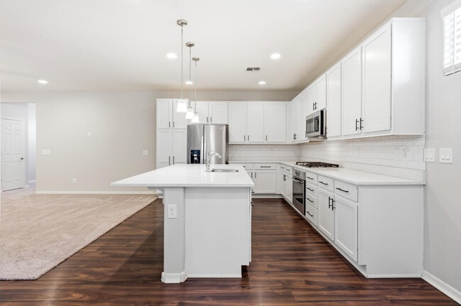 Building Photo - 2263 S Henry Ln