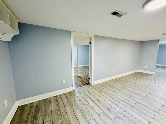 Building Photo - 501 Spring Rd