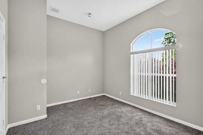 Building Photo - 6305 Spring Lake Terrace