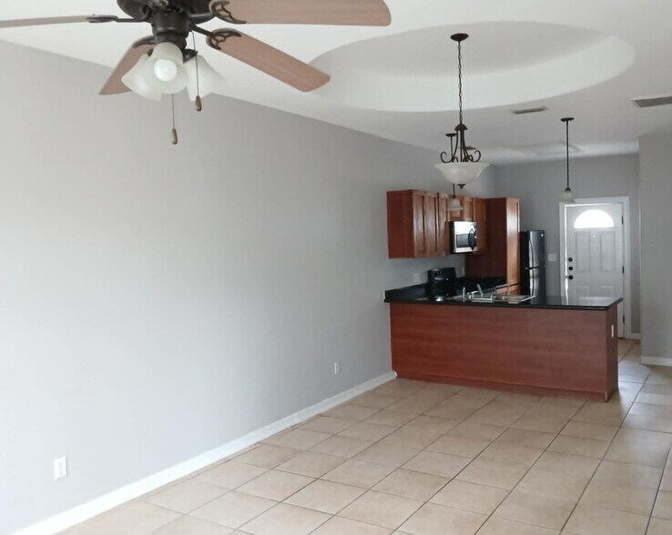 Building Photo - 3151 Regal Dr