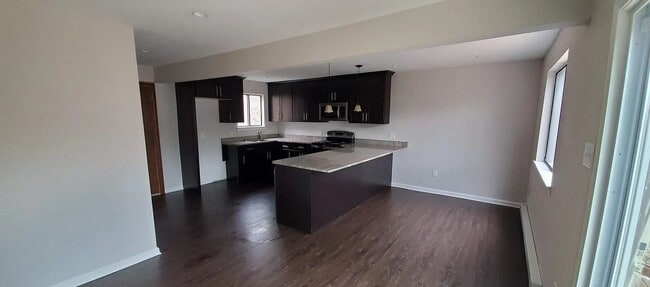 Building Photo - 350 Crewe Ct
