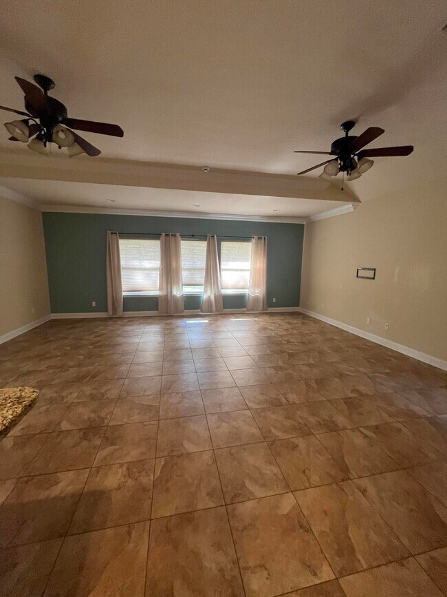 Building Photo - 808 Pine Alley St