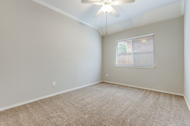 Building Photo - 8708 Falcon View Dr