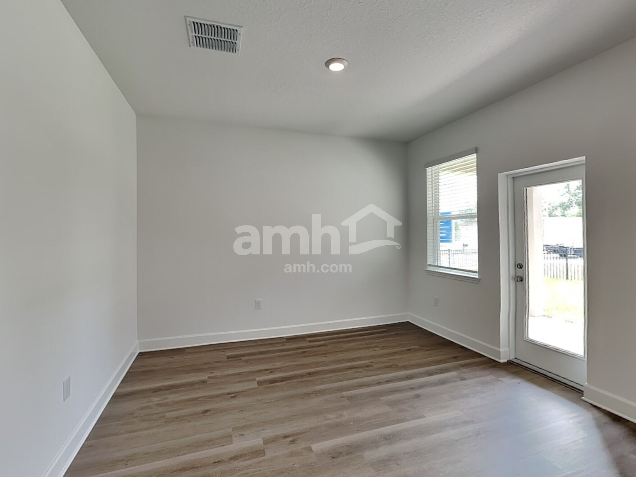 Building Photo - 2903 19th Ave W