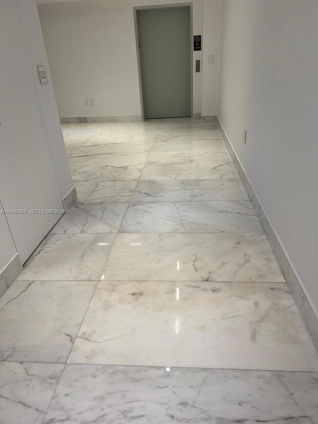 Building Photo - 1010 Brickell Ave