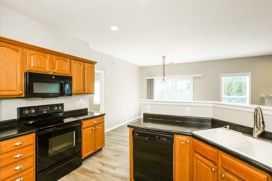 Building Photo - 8201 Briarhill Lane