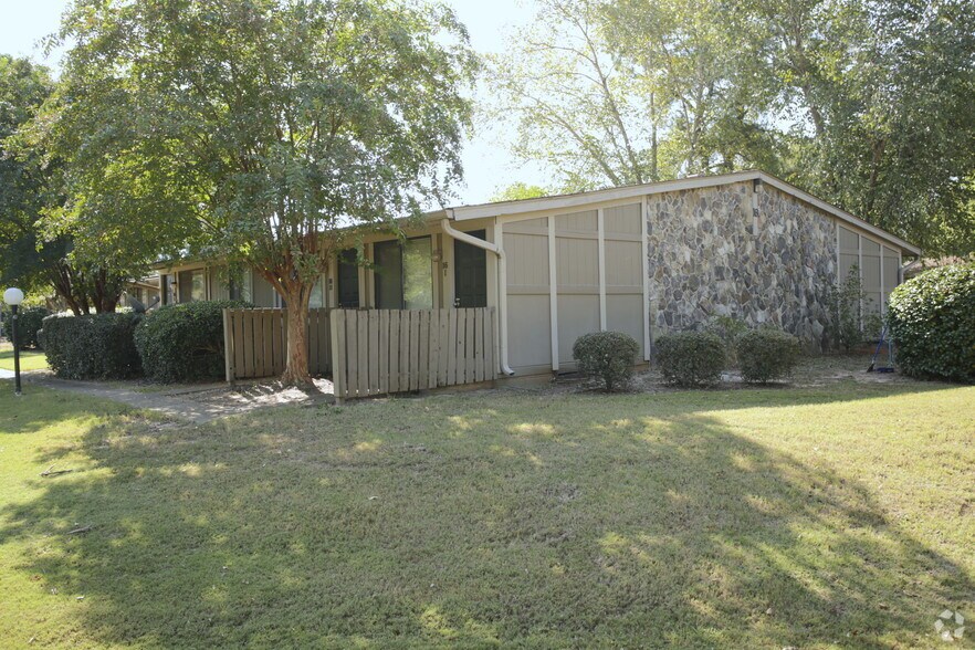 Woodcrest Apartments 101 Woodcrest Cir Warner Robins GA 31093