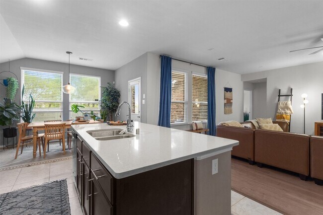 Building Photo - 1913 Kaiser Cove