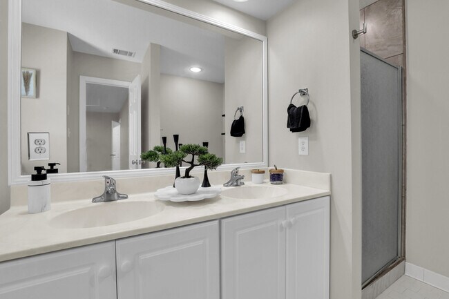 Building Photo - 136 Meadowside Ln