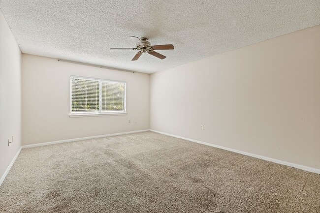 Building Photo - 16006 Eagleway St