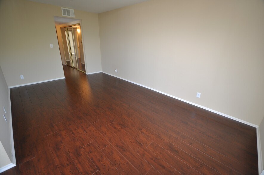 Building Photo - 5002 Tujunga Ave