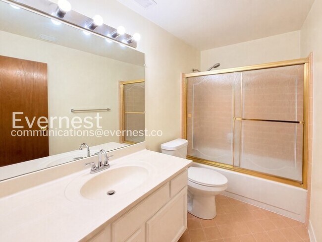 Building Photo - Modern Comfort with Ample Space - 2 Bed, 3 Bath, 1481 SqFt  | Pet Friendly | Available Now!